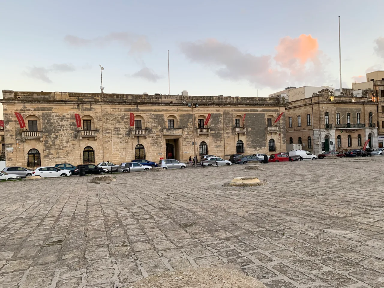 St Publius Square — romantic guide Valletta