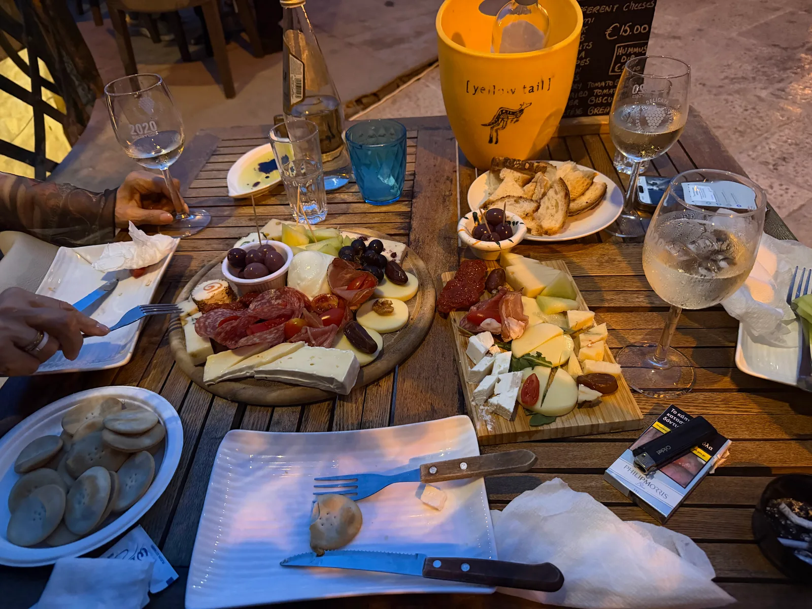 Atmosphere at The Bridge Bar Valletta — travel photo
