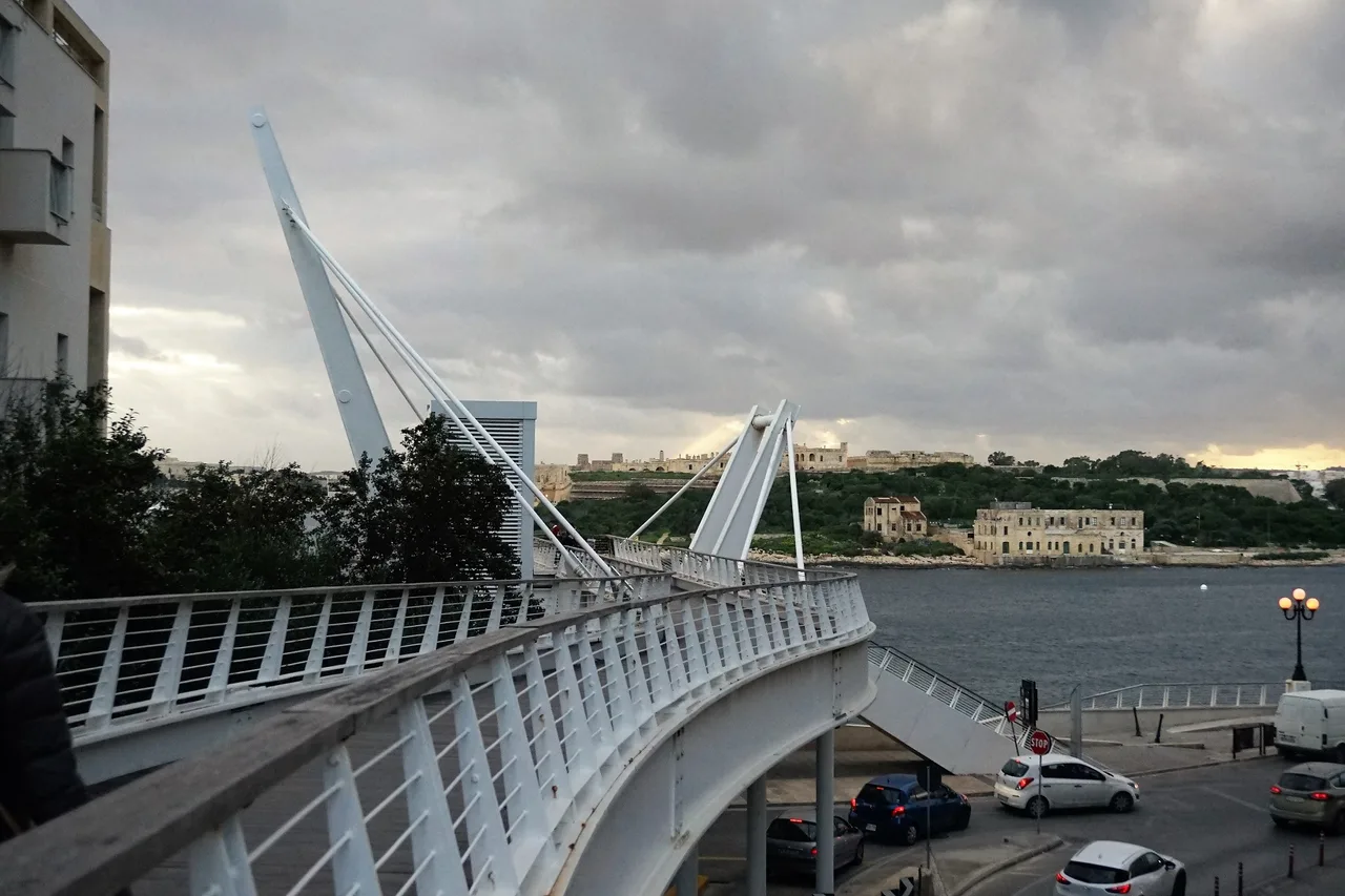 Tigné Pedestrian Bridge — romantic guide Valletta