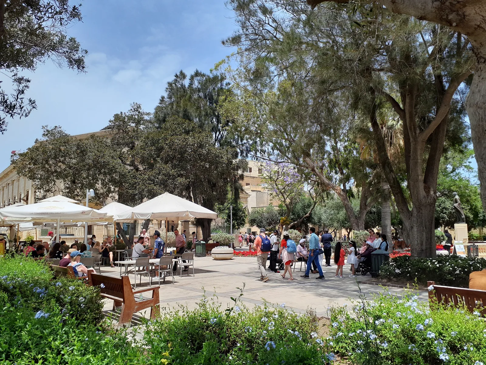 Atmosphere at Upper Barrakka Fountain Valletta — travel photo