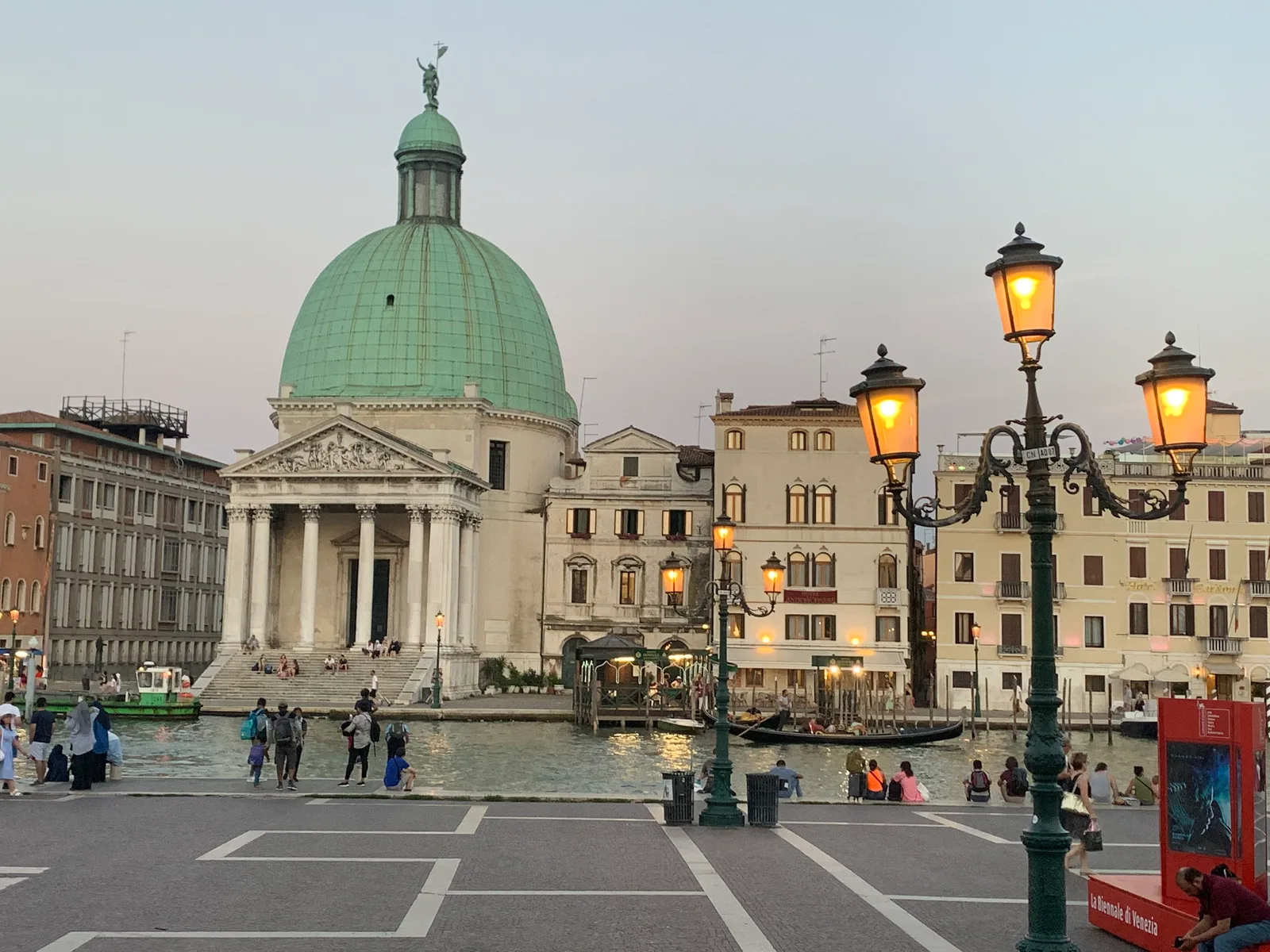 Atmosphere at Basilica Santa Maria della Salute Venice — travel photo