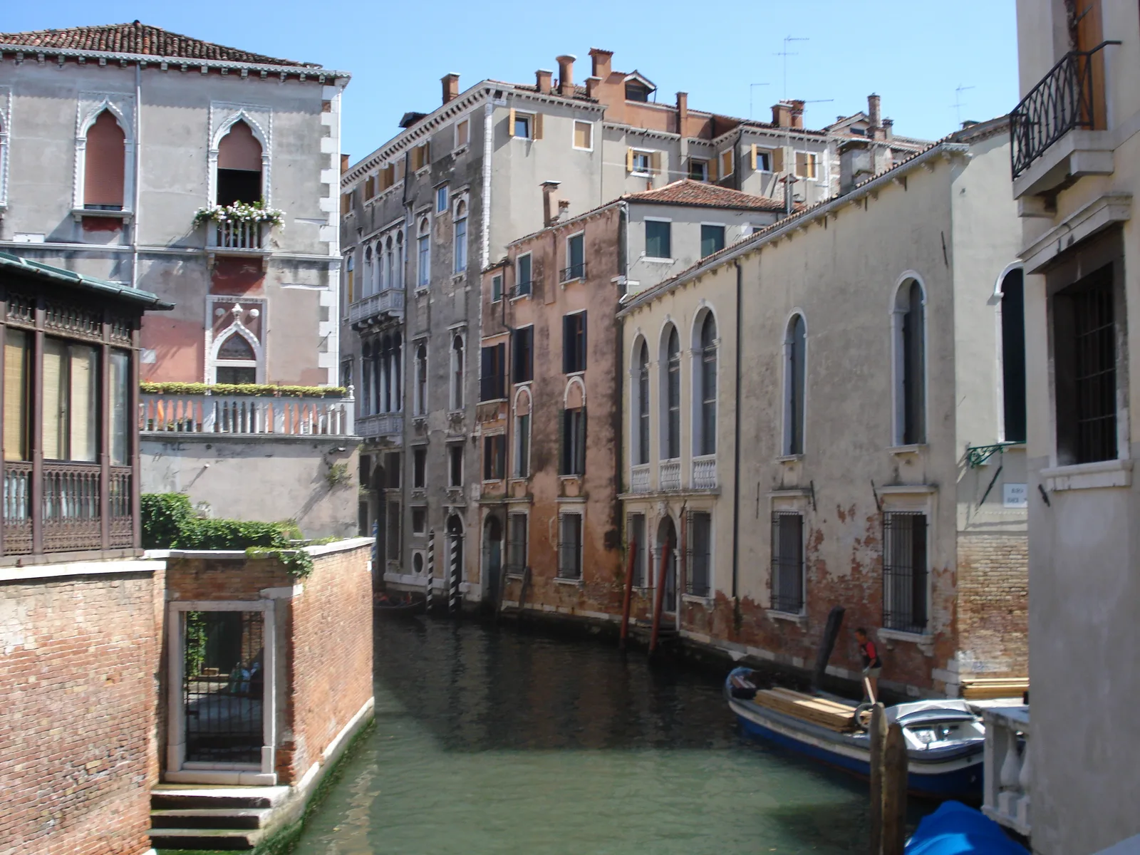 Atmosphere at Campiello delle Erbe Venice — travel photo