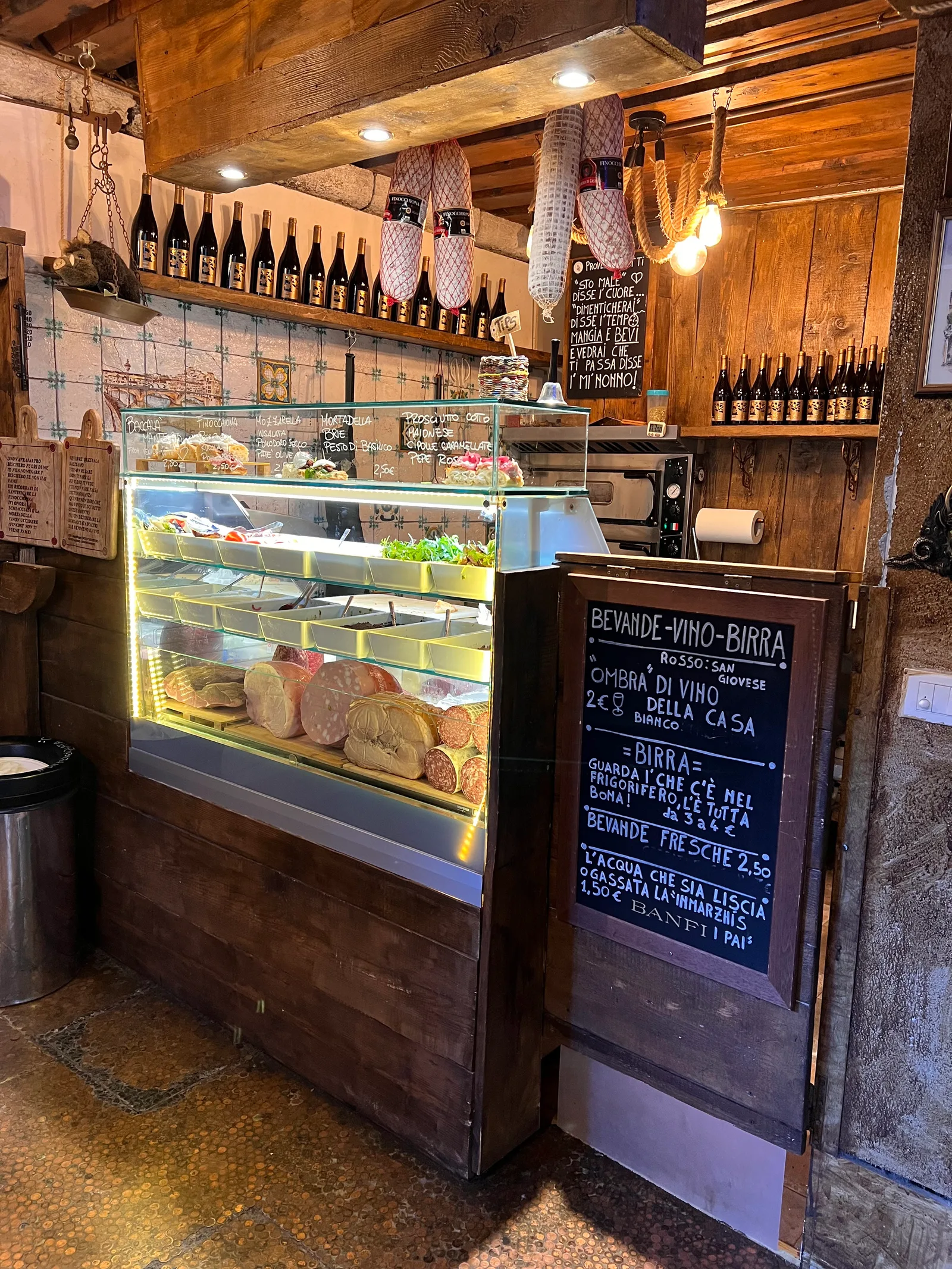 Main view at L' Bacaro de' Bischeri Venice — travel photo