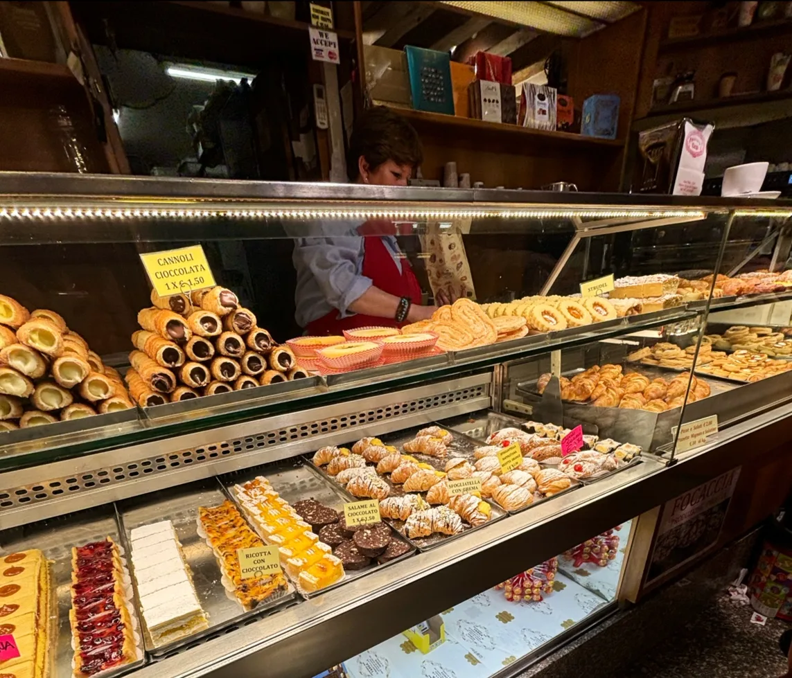 Atmosphere at Pasticceria Targa Venice — travel photo