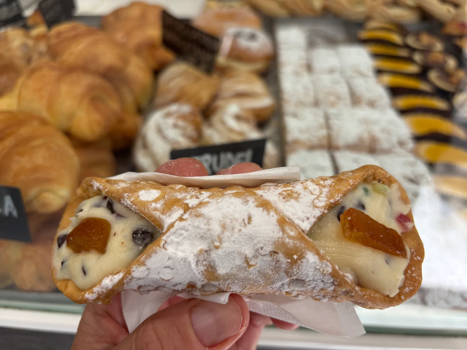 Atmosphere at Pasticceria Toletta Venice — travel photo