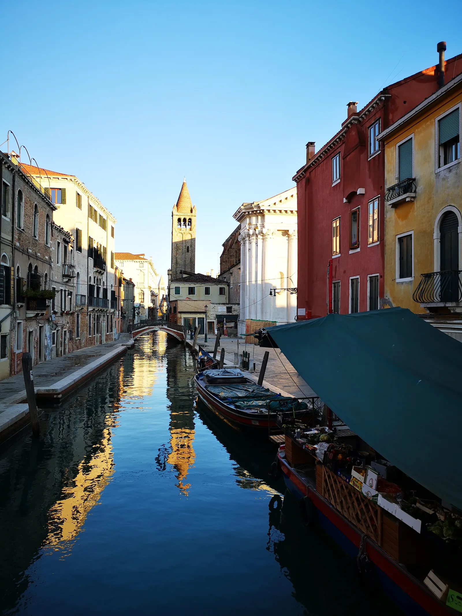 Details at Ponte dei Pugni Venice — travel photo
