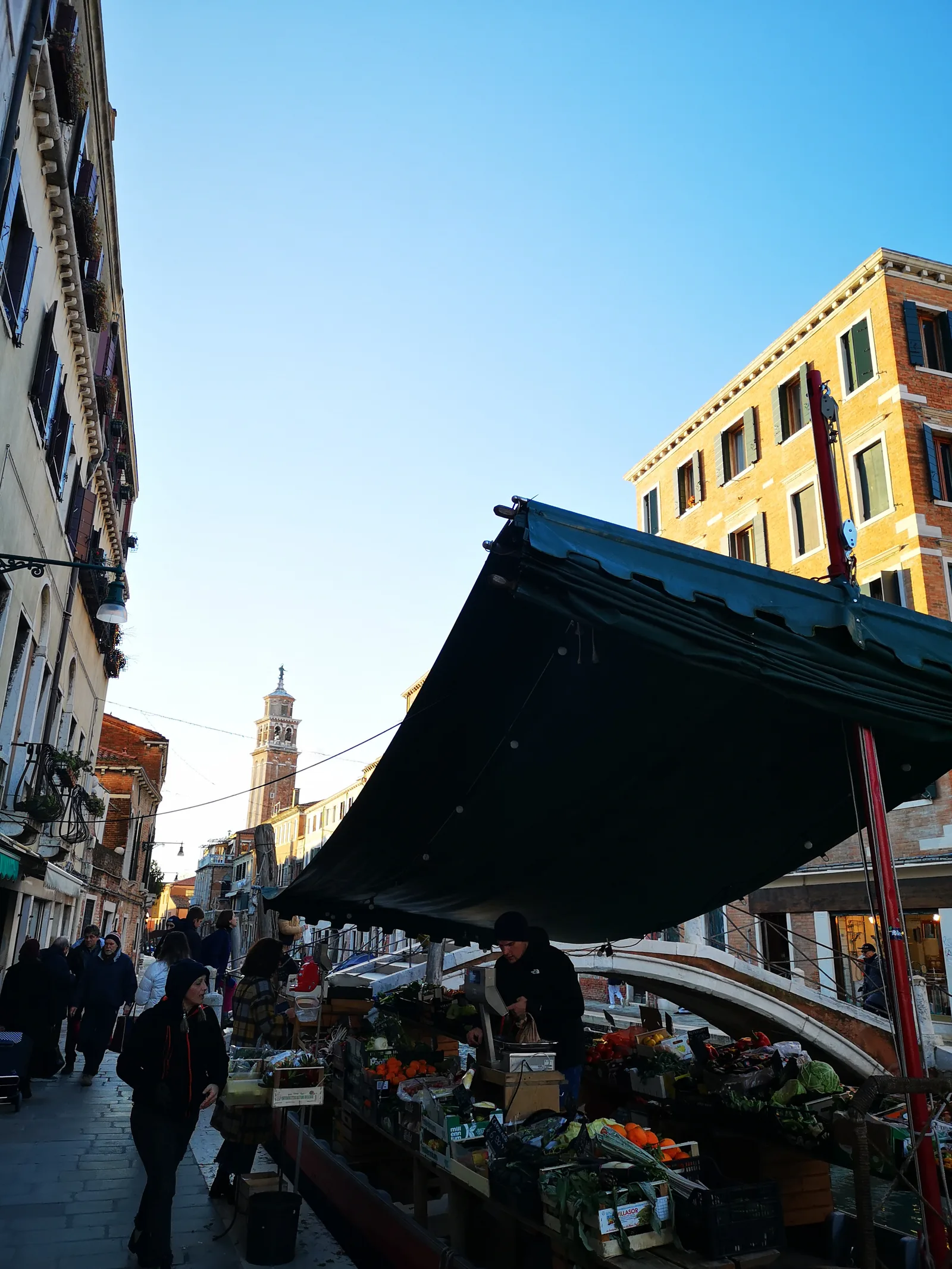 Atmosphere at Ponte dei Pugni Venice — travel photo