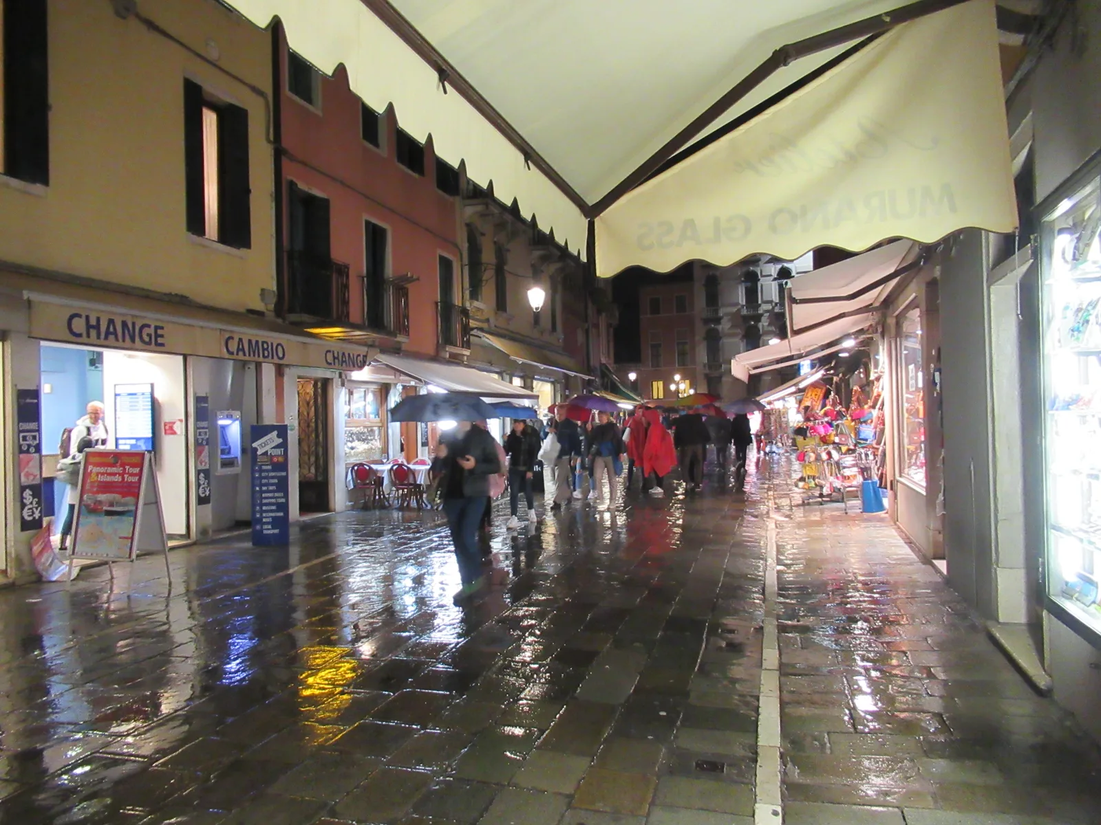 Interior at Rio Terà Lista di Spagna - Walking Street Venice — travel photo
