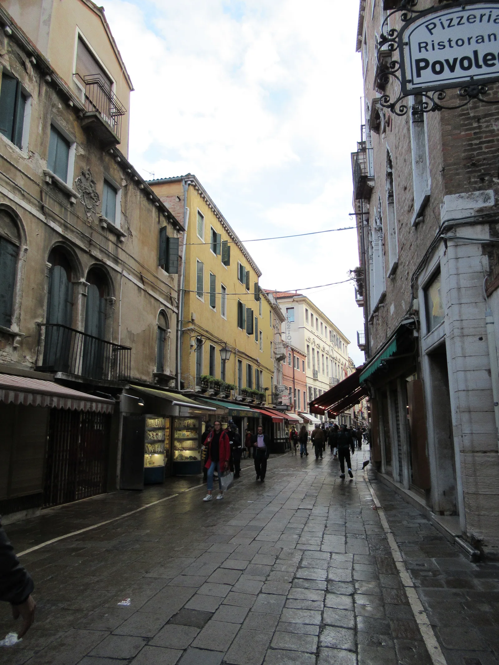 Details at Rio Terà Lista di Spagna - Walking Street Venice — travel photo