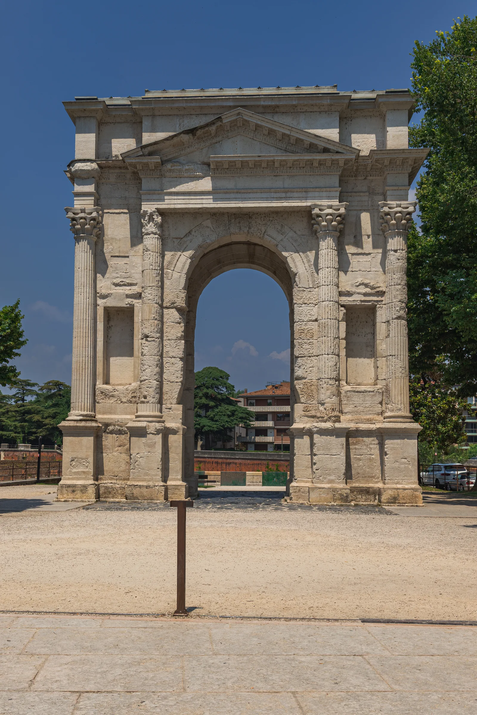 Details at Arco dei Gavi Verona — travel photo