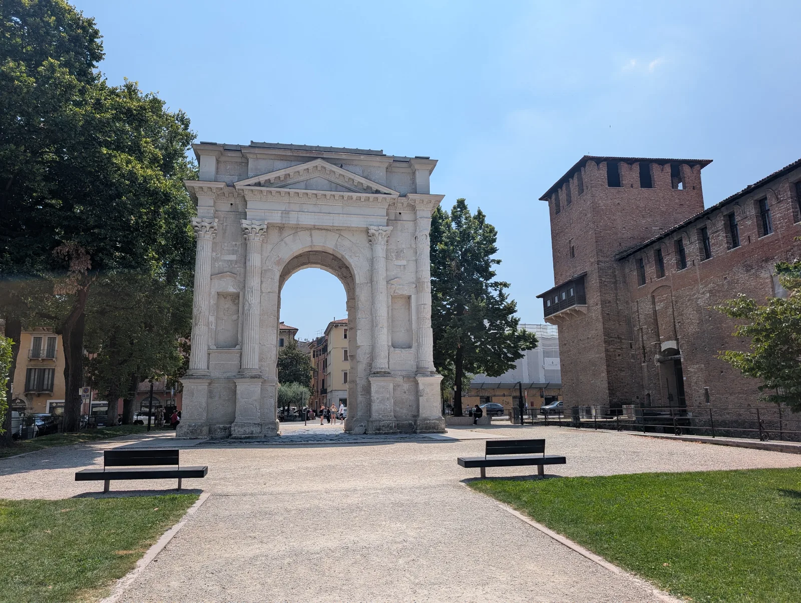 Atmosphere at Arco dei Gavi Verona — travel photo
