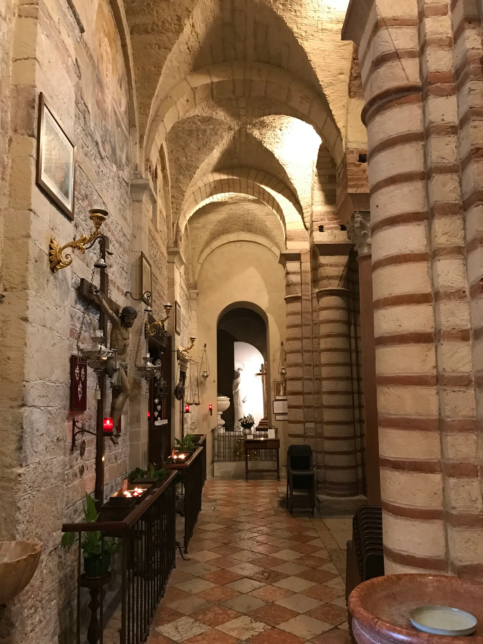 Atmosphere at Basilica di San Lorenzo, Verona Verona — travel photo