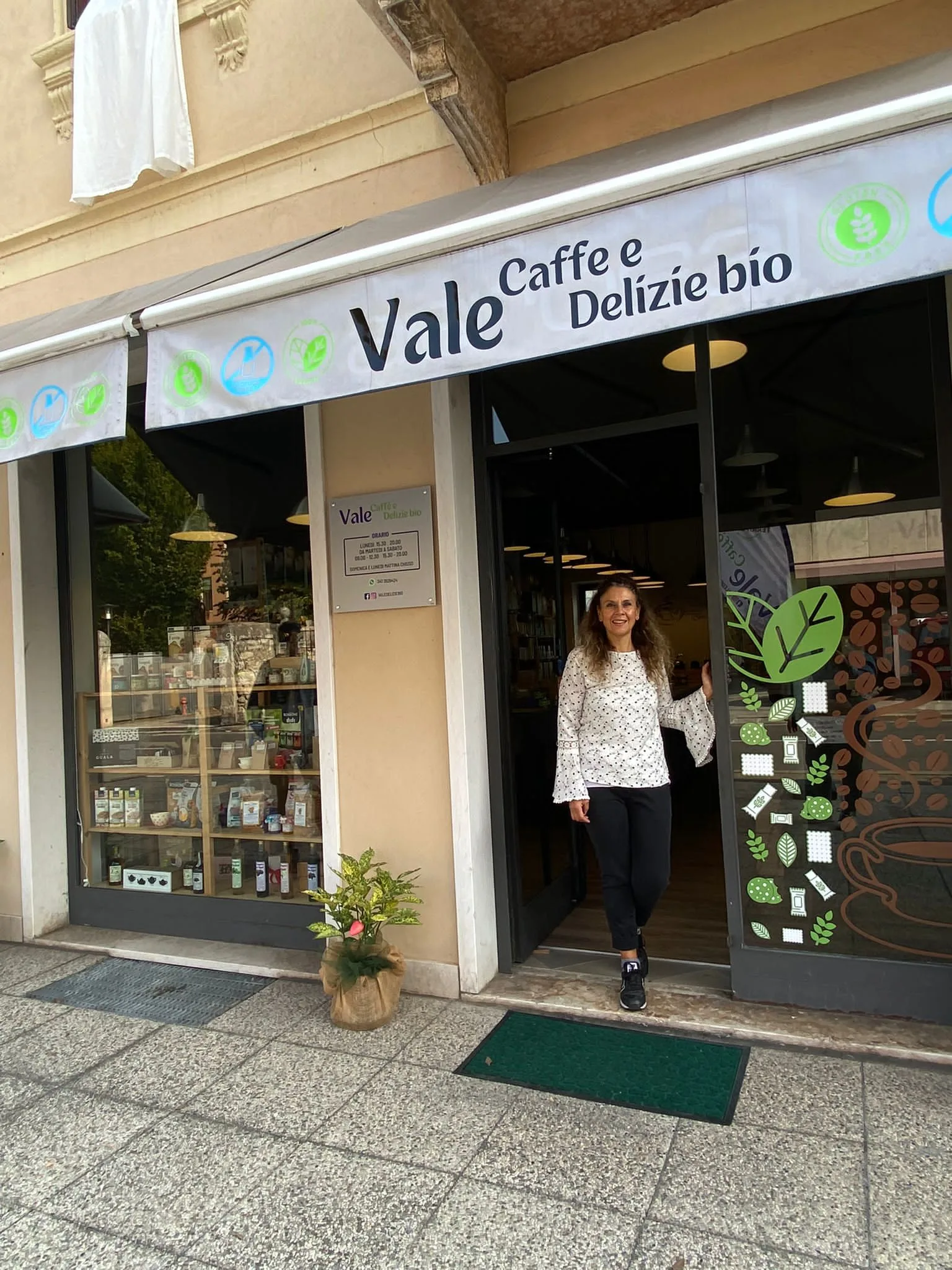 Main view at Capsuleria Verona - Vale Caffè e Delizie Bio Verona — travel photo