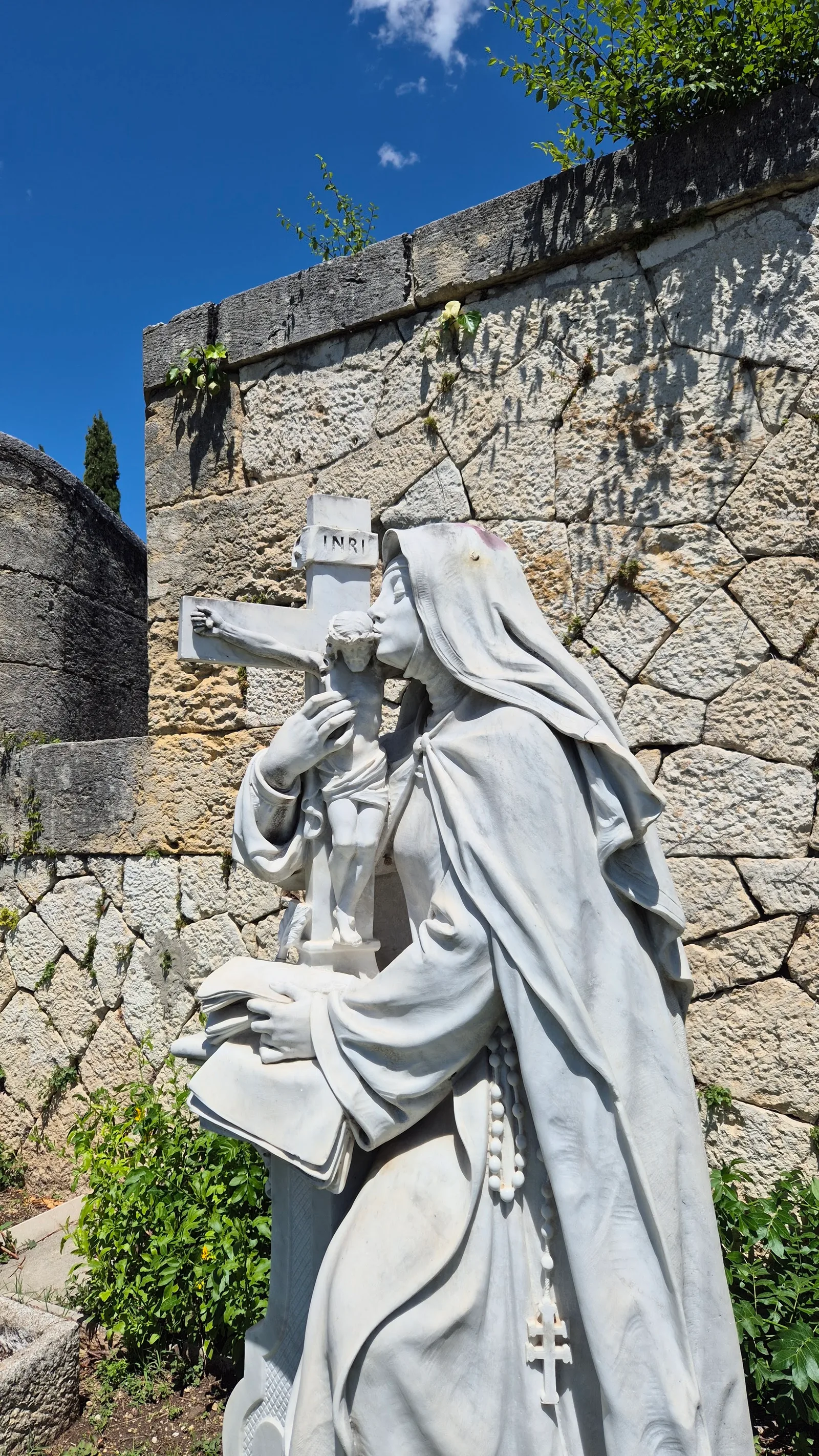 Details at Castel San Pietro Verona — travel photo