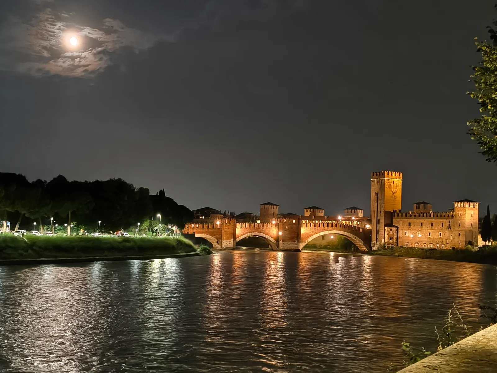 Details at Castelvecchio Bridge Verona — travel photo