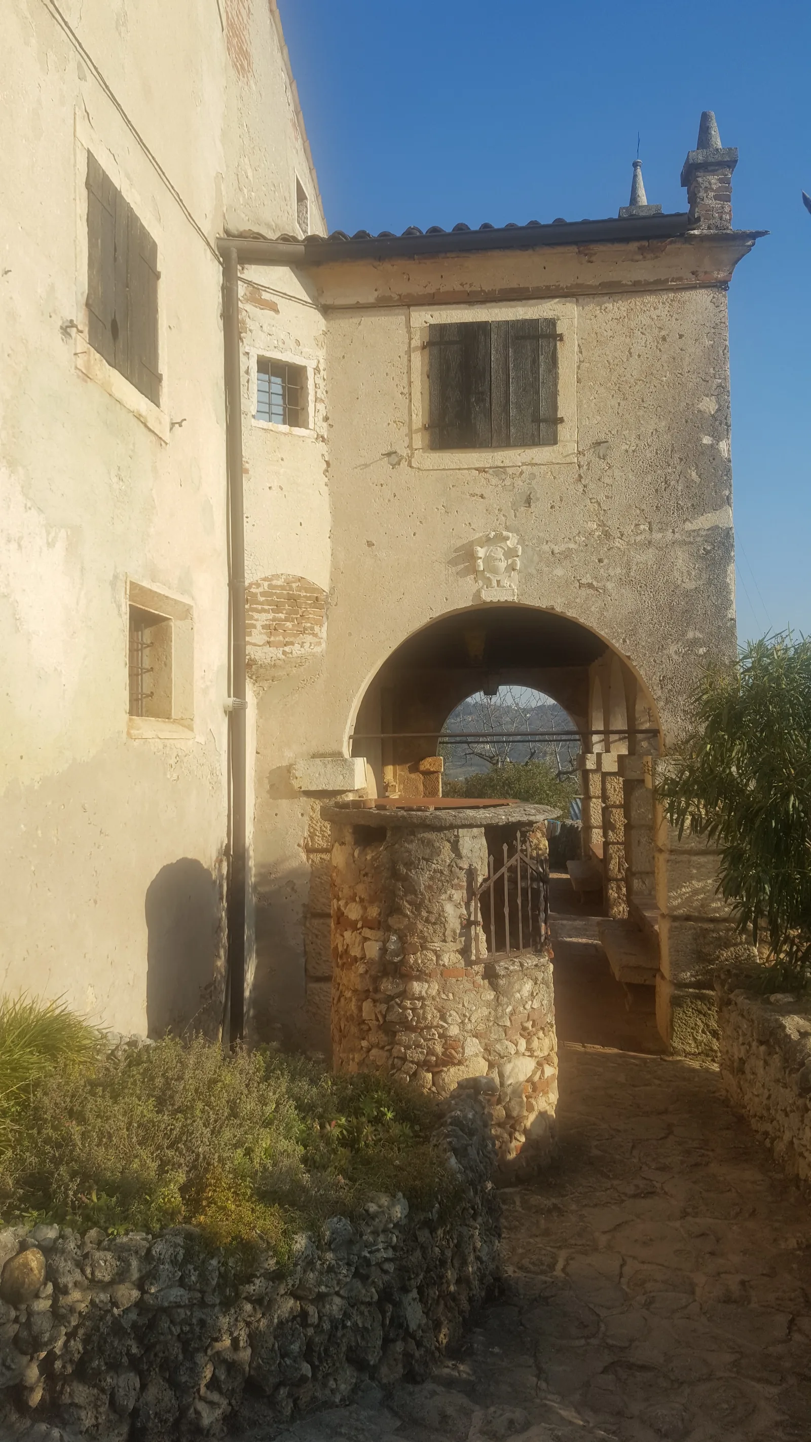 Details at Colline sopra Quinzano Verona — travel photo