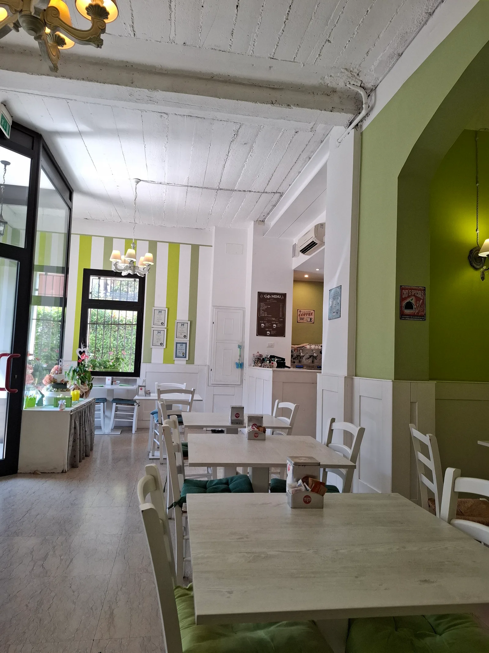 Main view at Engi's bakery Verona — travel photo