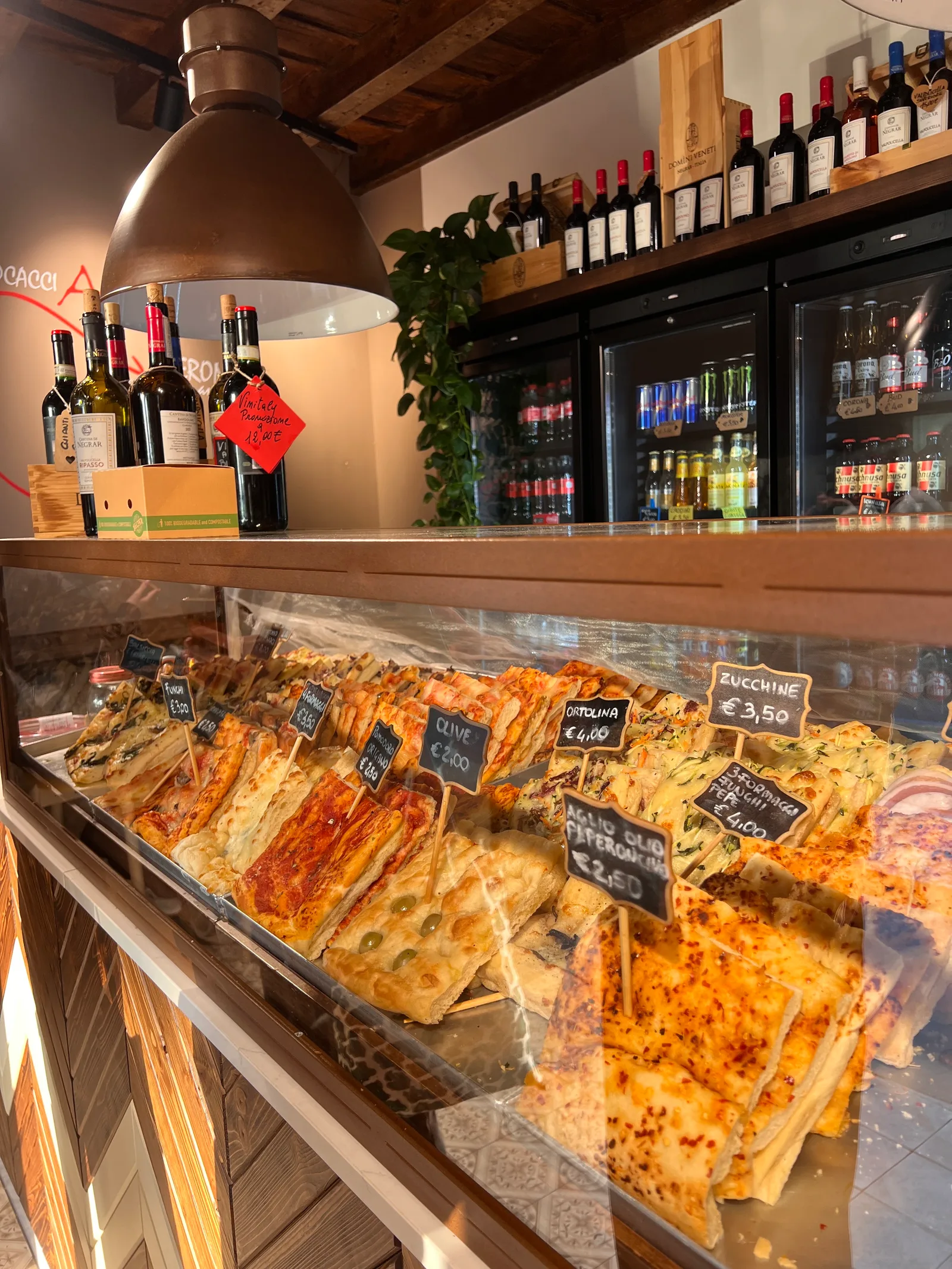 Main view at Focacceria ponte pietra Verona — travel photo