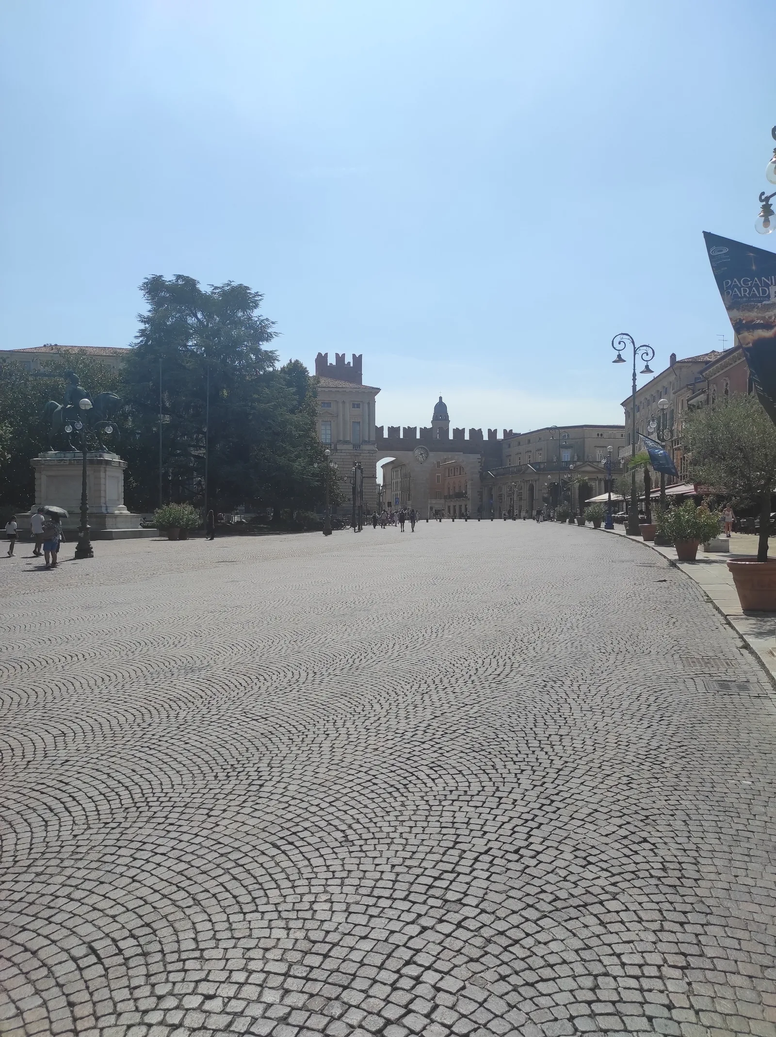 Main view at Fontana di Piazza Bra Verona — travel photo
