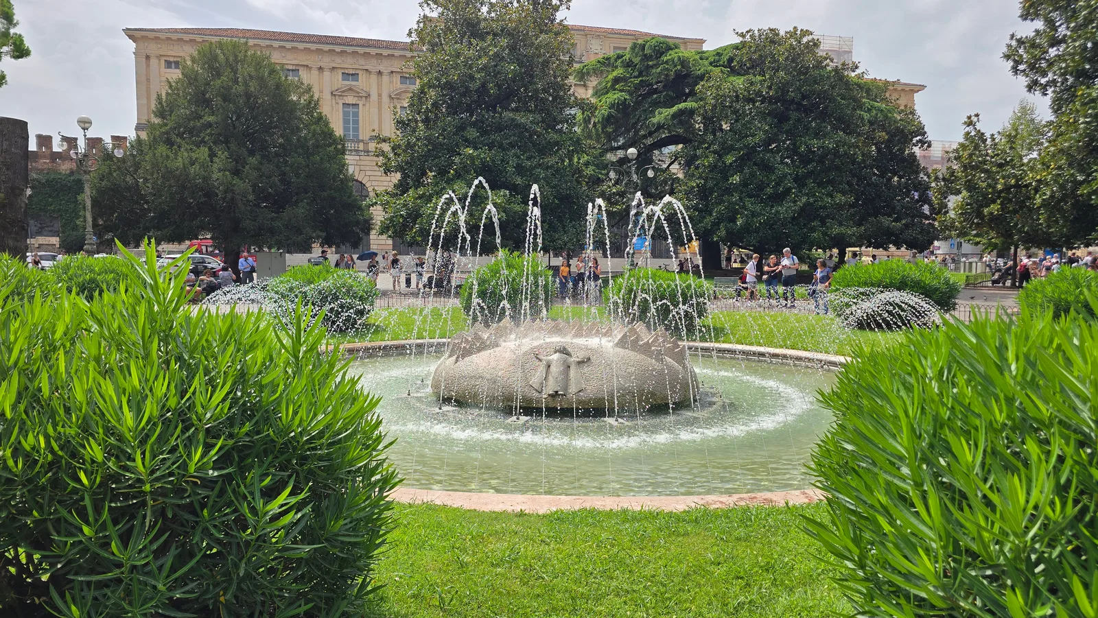Details at Fontana di Piazza Bra Verona — travel photo