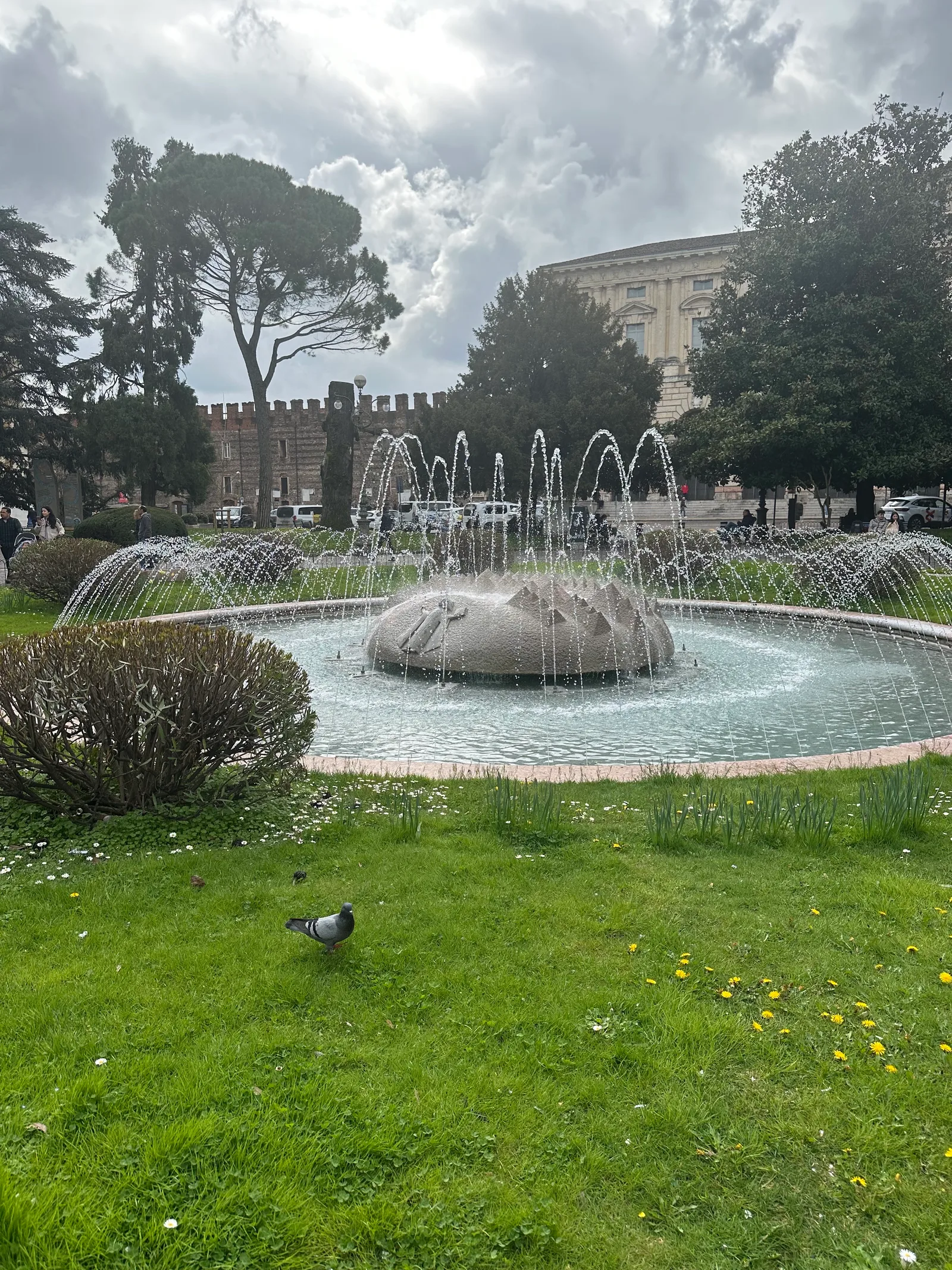 Atmosphere at Fontana di Piazza Bra Verona — travel photo