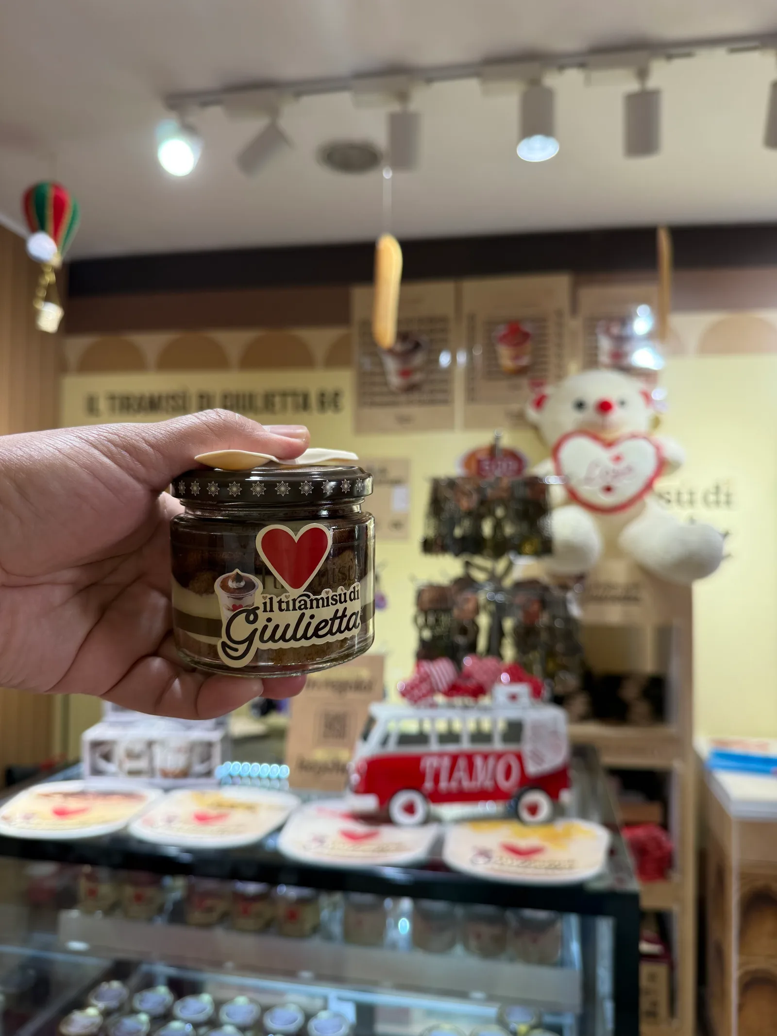 Details at Il Tiramisù di Giulietta Verona — travel photo