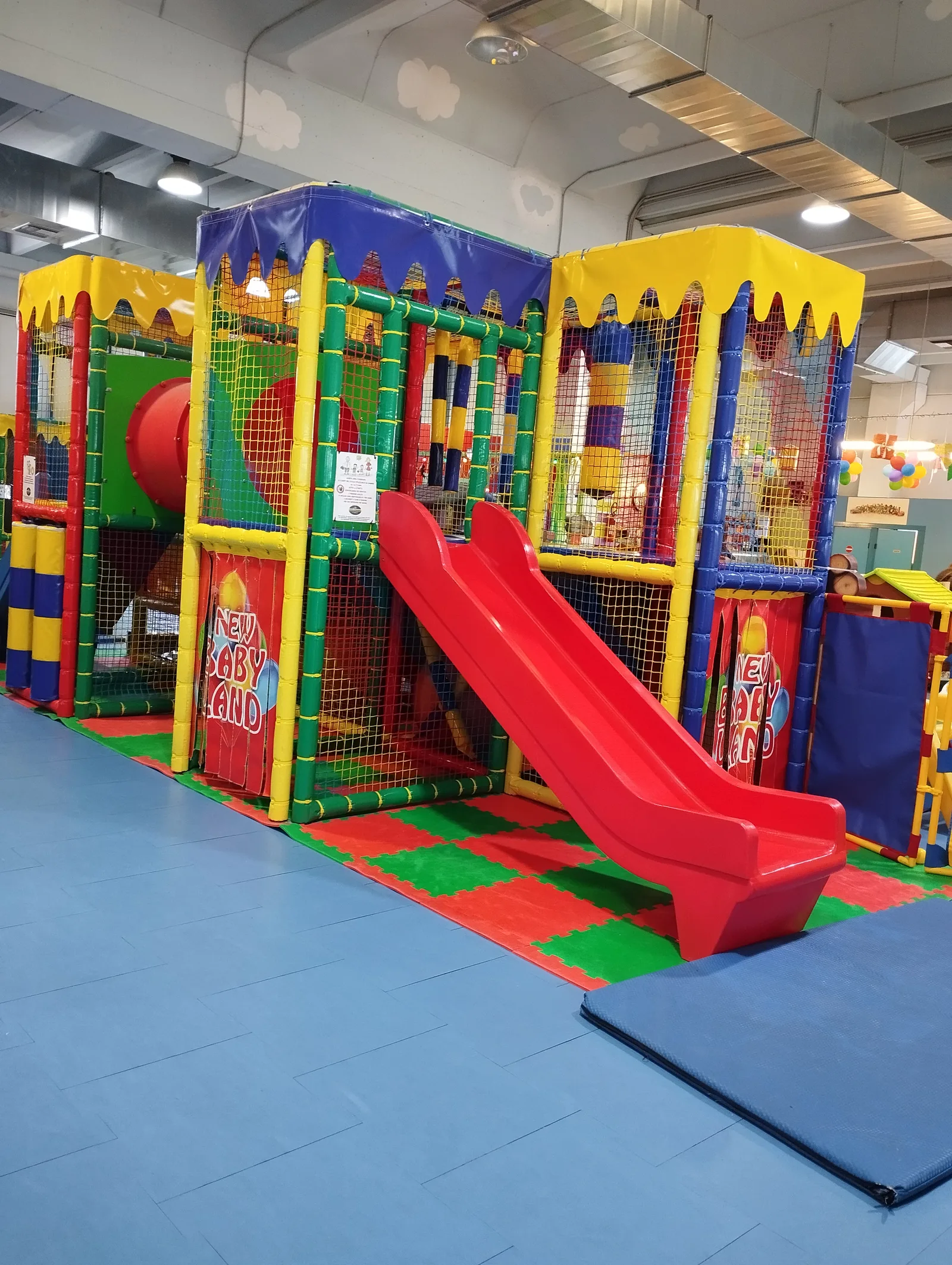 Details at New Babyland Verona — travel photo