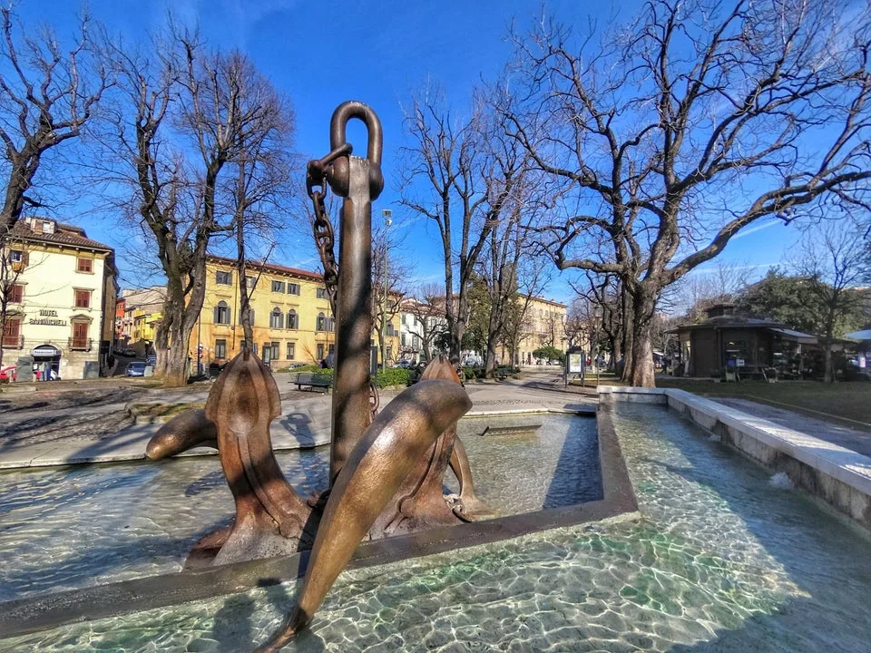 Details at Parco Piazza Pradaval Verona — travel photo