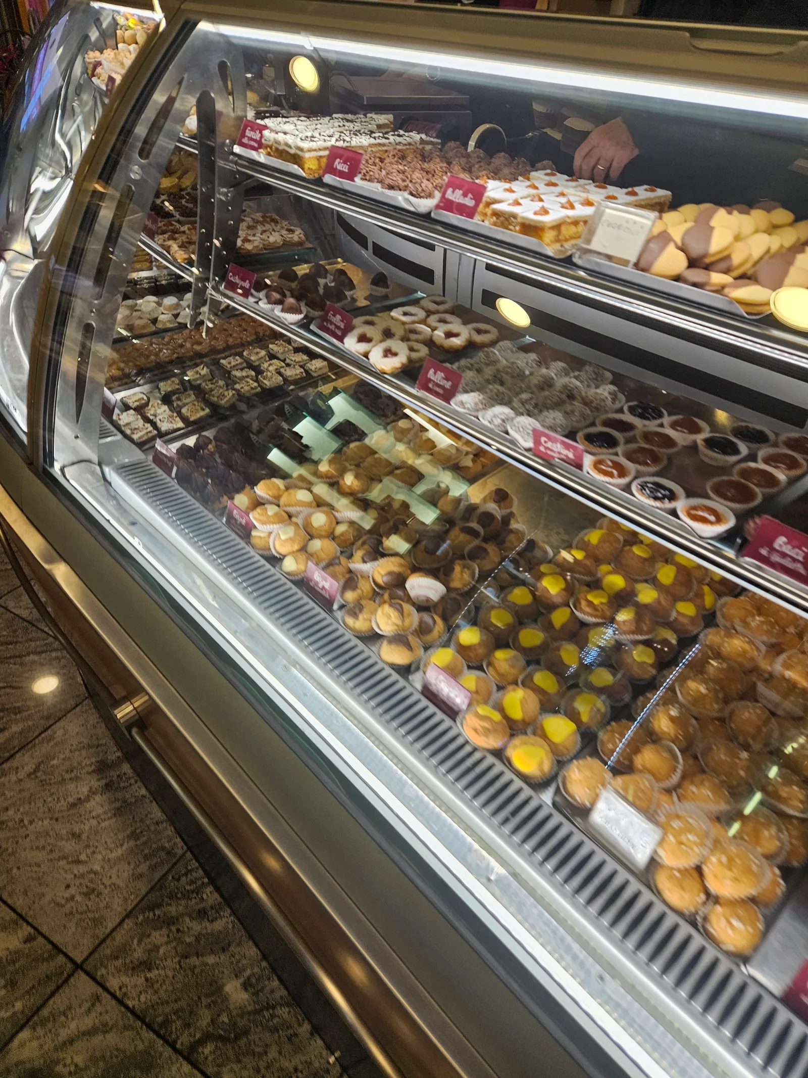 Details at Pasticceria Tomasi Tomasi Gianni & C. Snc Verona — travel photo