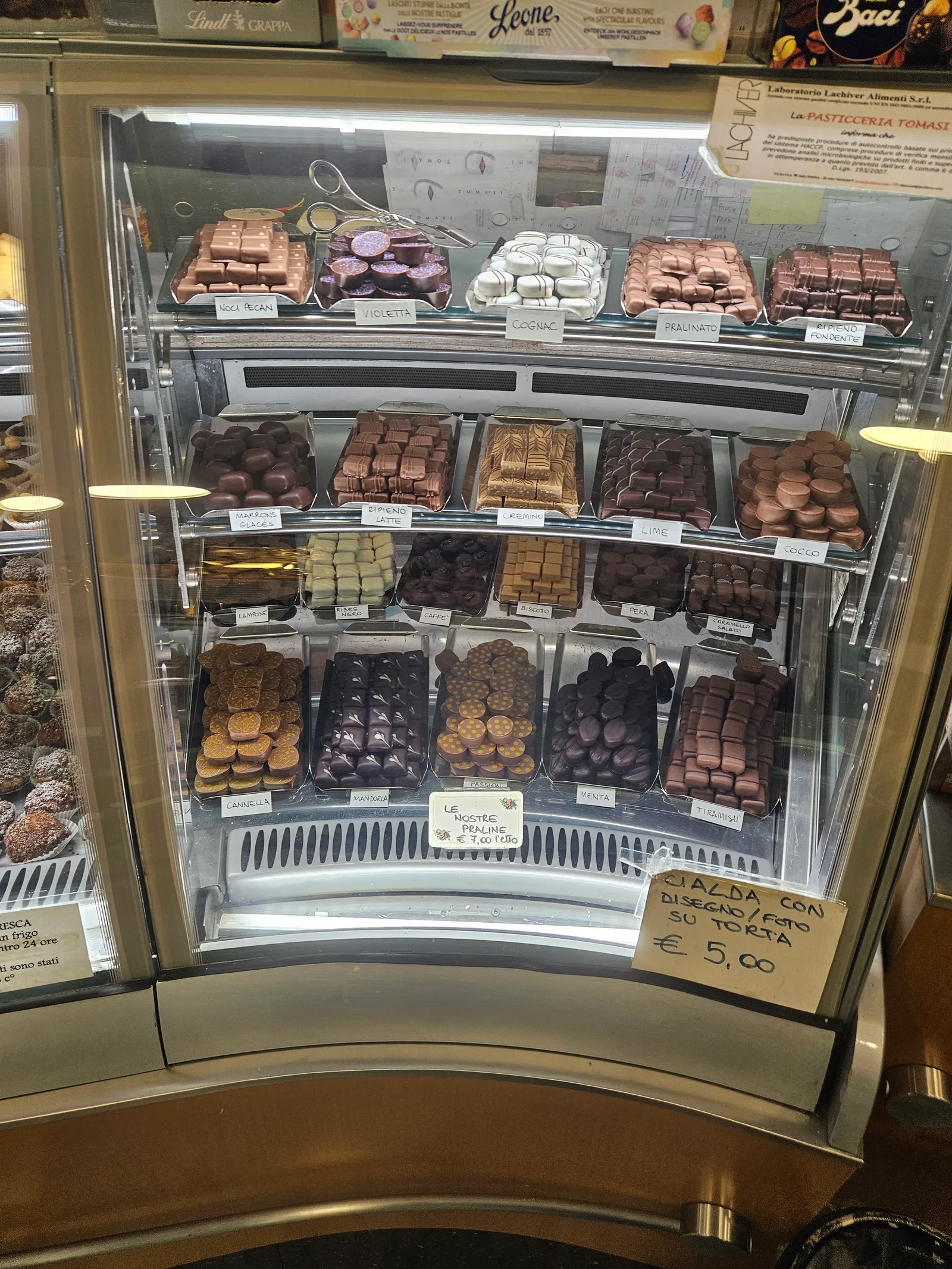 Atmosphere at Pasticceria Tomasi Tomasi Gianni & C. Snc Verona — travel photo