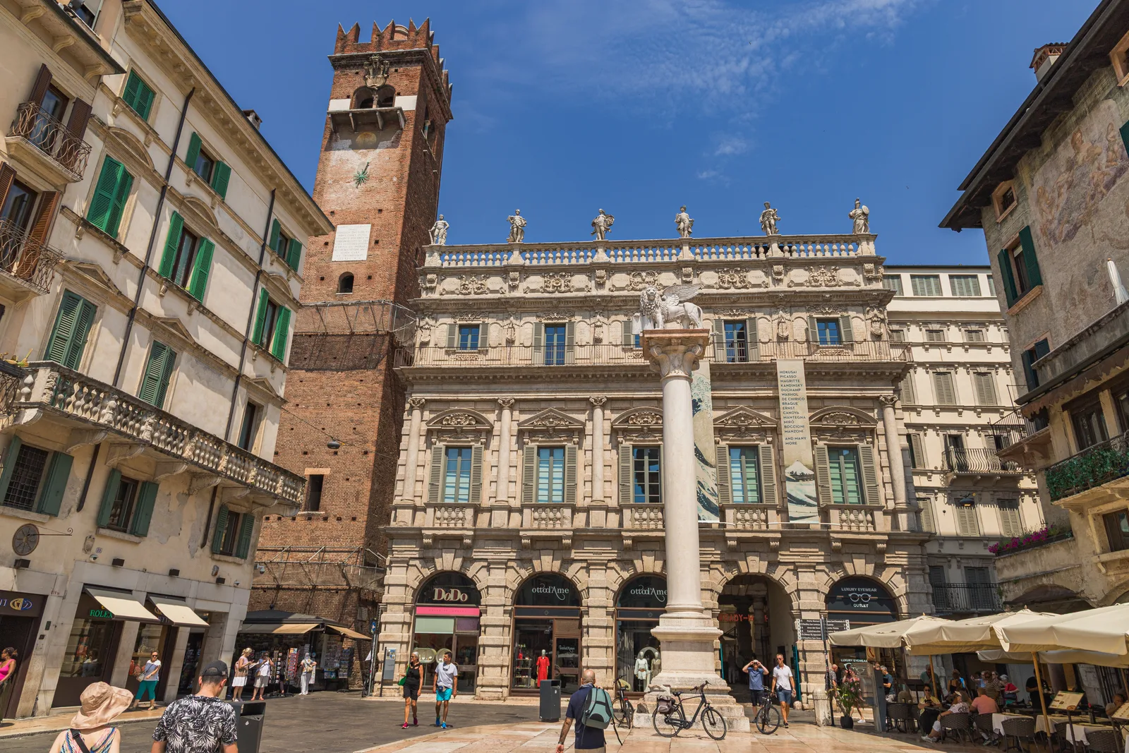 Details at Piazza delle Erbe Verona — travel photo
