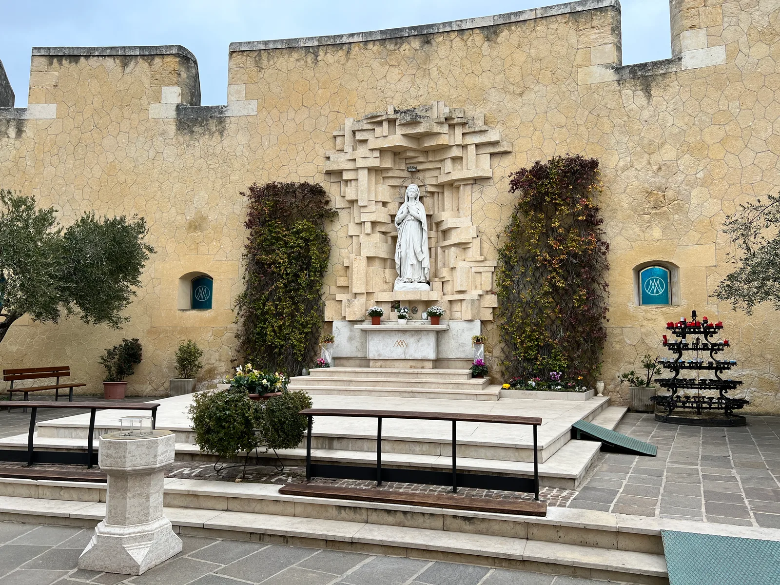 Atmosphere at Santuario della Madonna di Lourdes Verona — travel photo