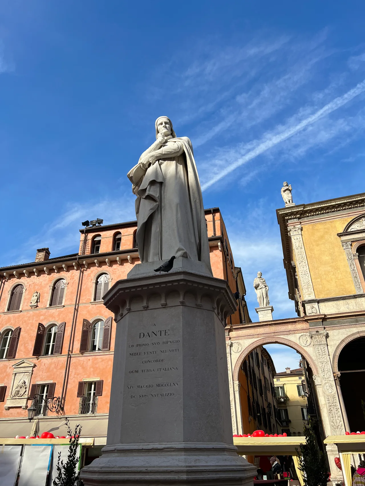 Statua di Dante Alighieri