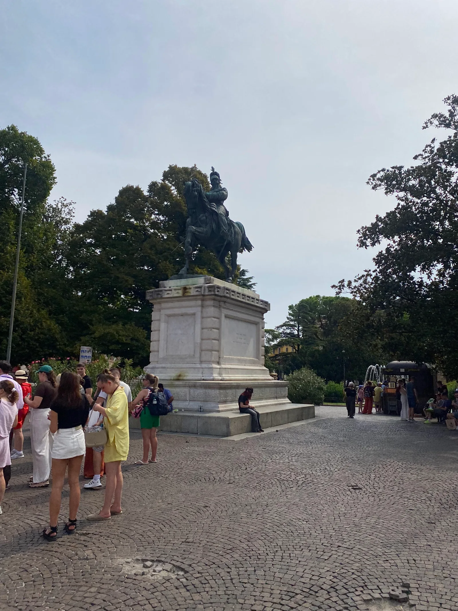 Main view at Statua di Vittorio Emanuele II Verona — travel photo