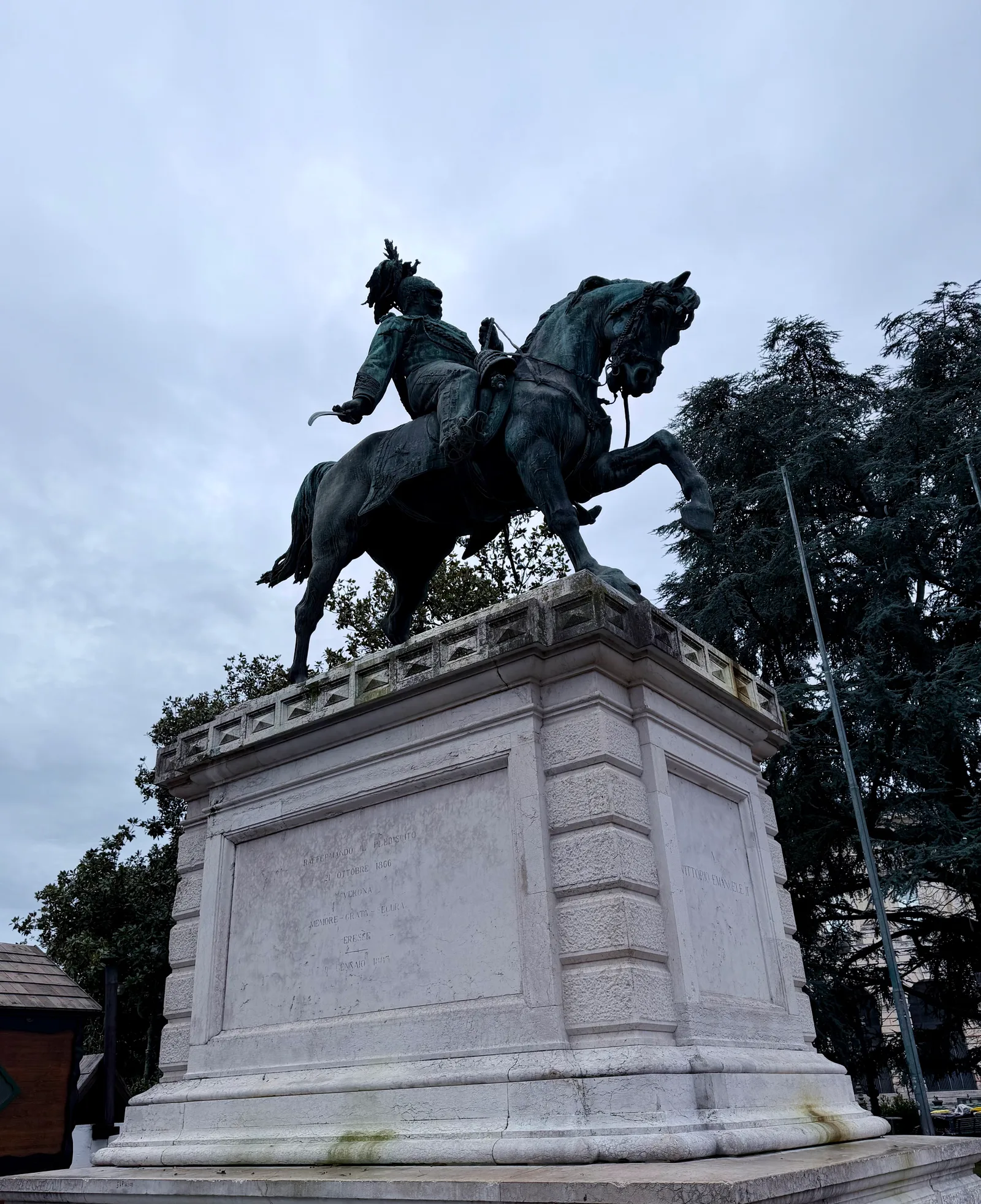 Details at Statua di Vittorio Emanuele II Verona — travel photo