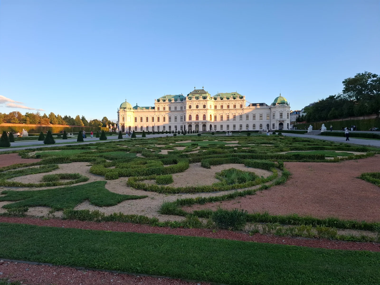 Main view at Belvedere-Schlossgarten Vienna — travel photo