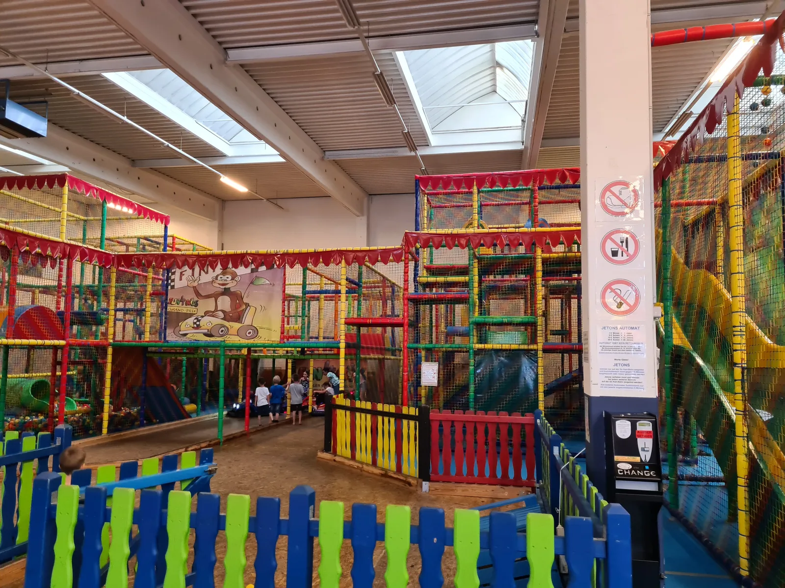 Details at FUN 4 KIDS Vienna — travel photo