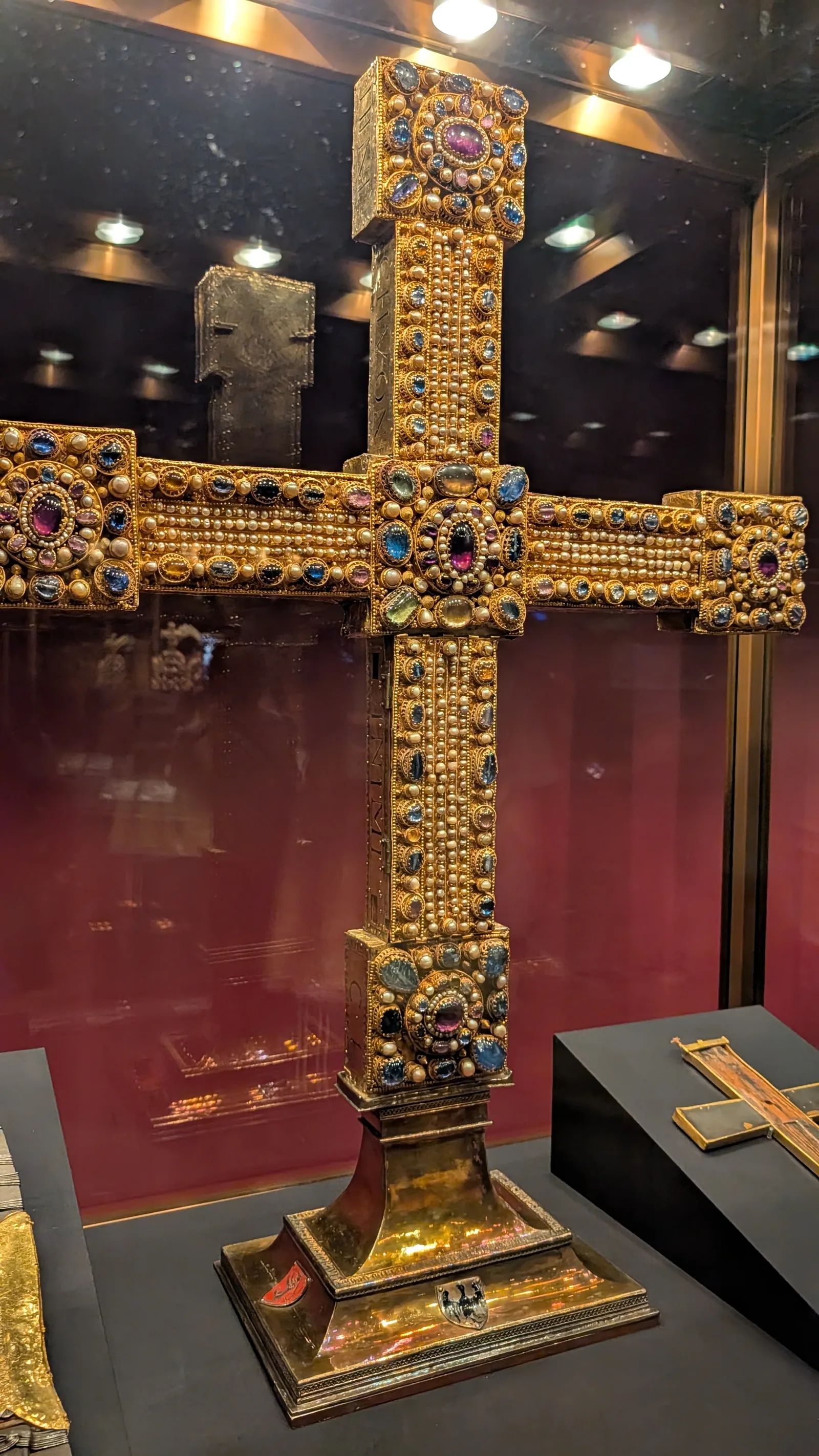 Main view at Imperial Treasury Vienna — travel photo