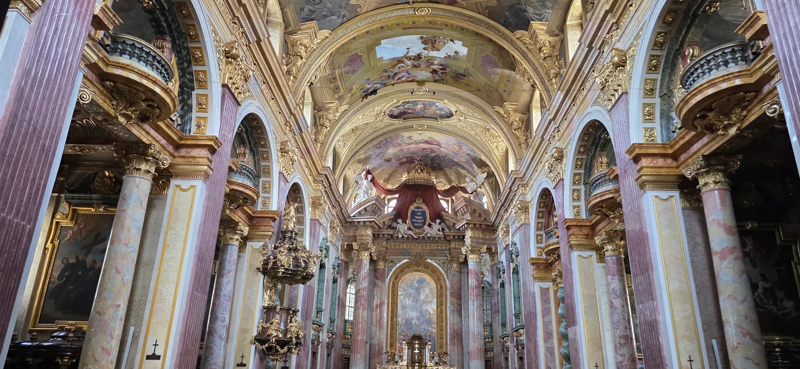 Atmosphere at Jesuit Church (University church) Vienna — travel photo