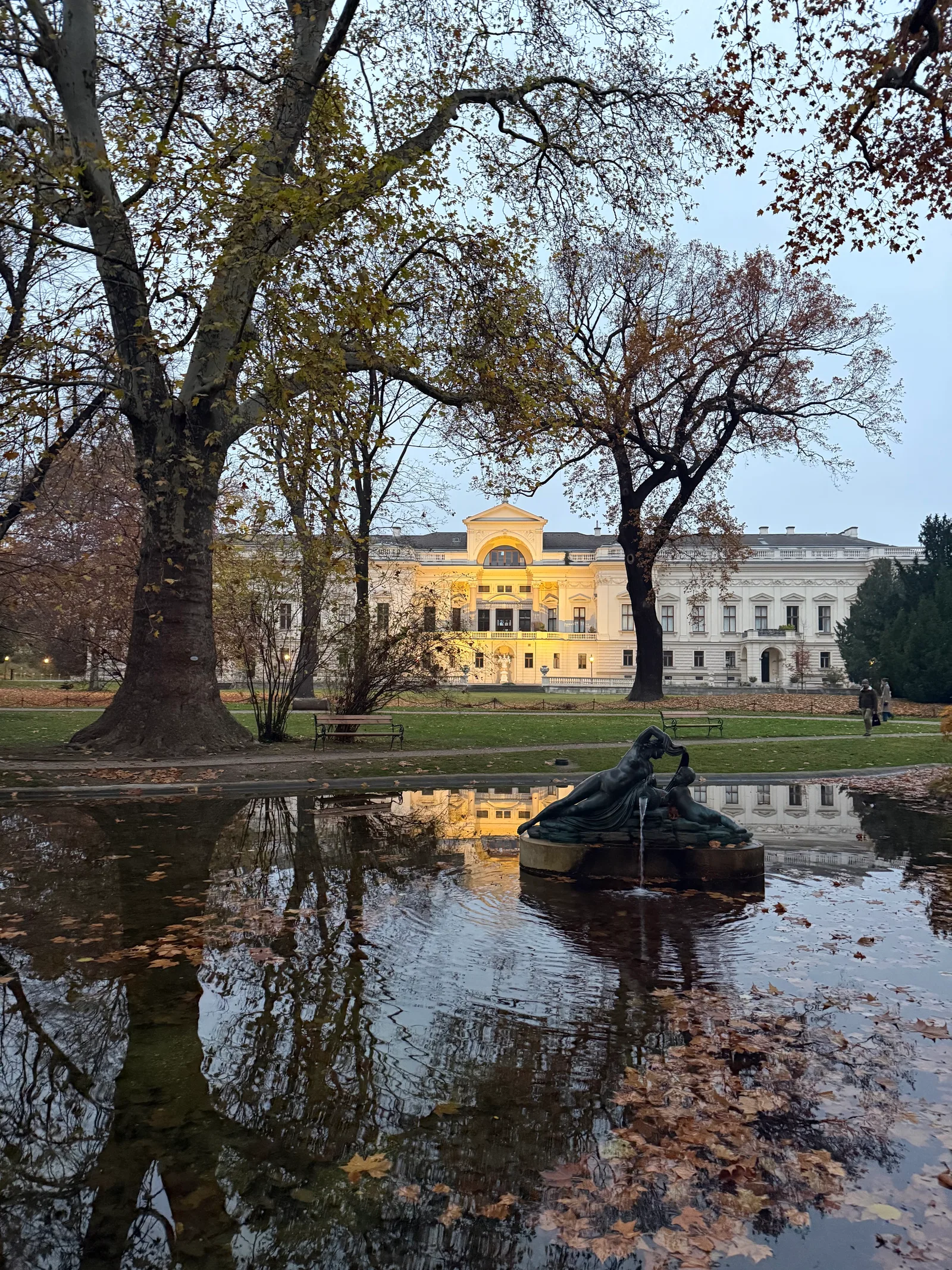 Atmosphere at Liechtensteinpark Vienna — travel photo