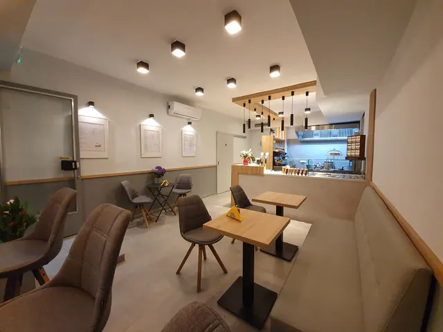 Moment Cafe and Restaurant