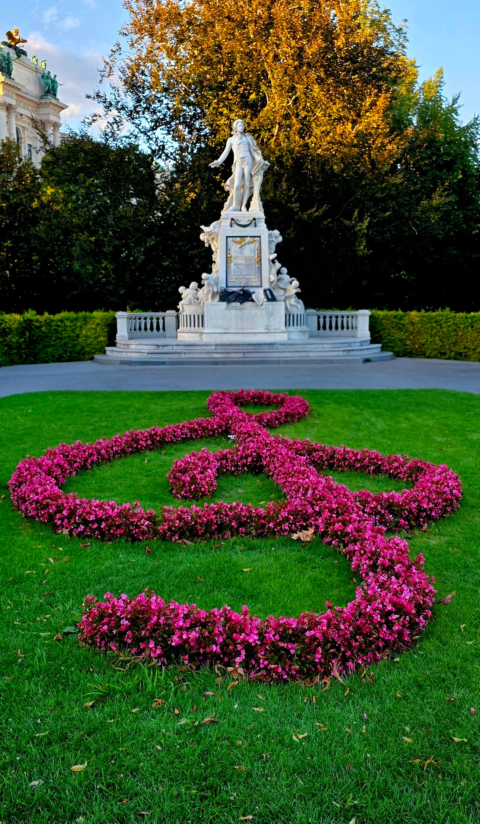 Main view at Mozart Monument Vienna — travel photo