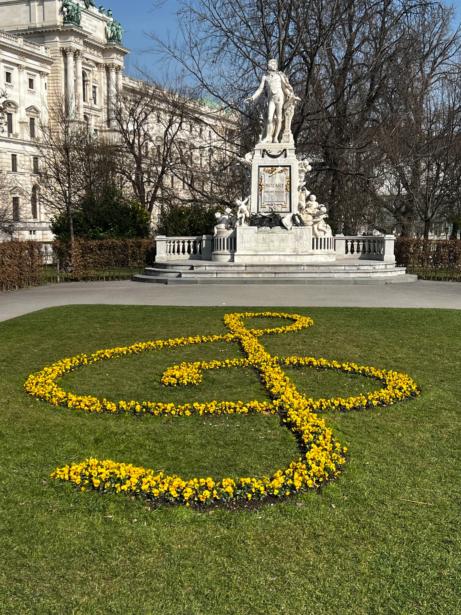 Atmosphere at Mozart Monument Vienna — travel photo