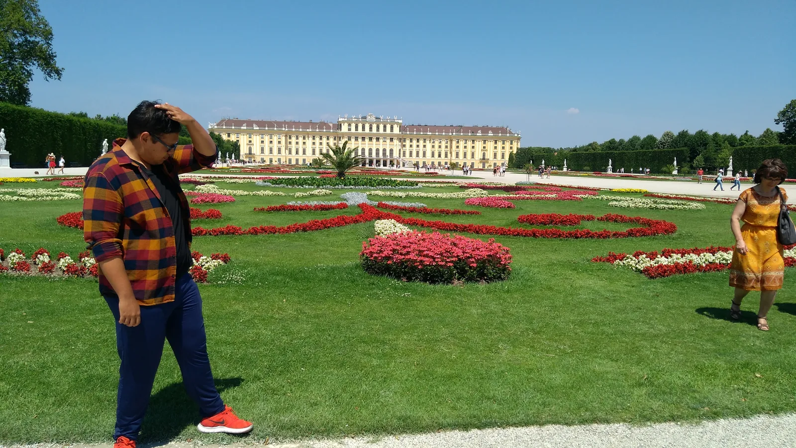Atmosphere at Schönbrunn Zoo Vienna — travel photo