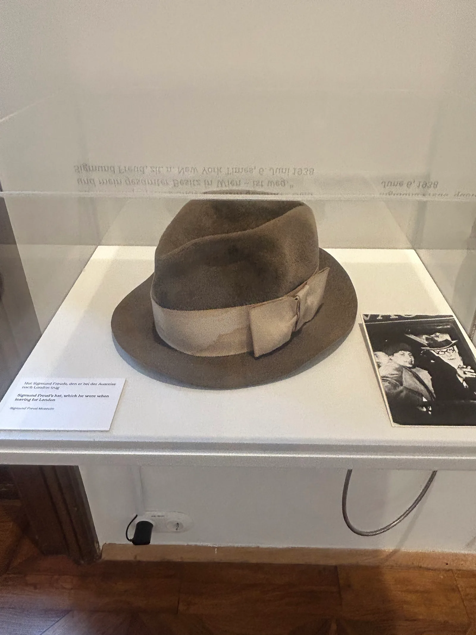 Details at Sigmund Freud Museum Vienna — travel photo