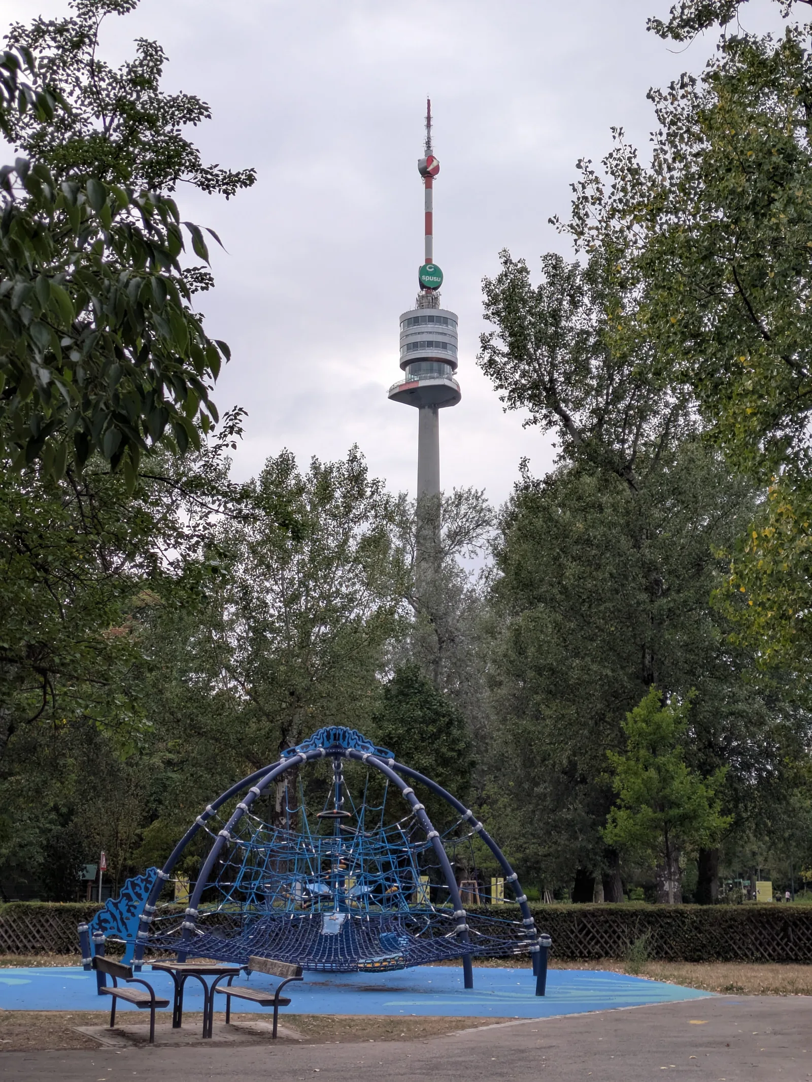 Main view at Sparefroh-Spielplatz Vienna — travel photo