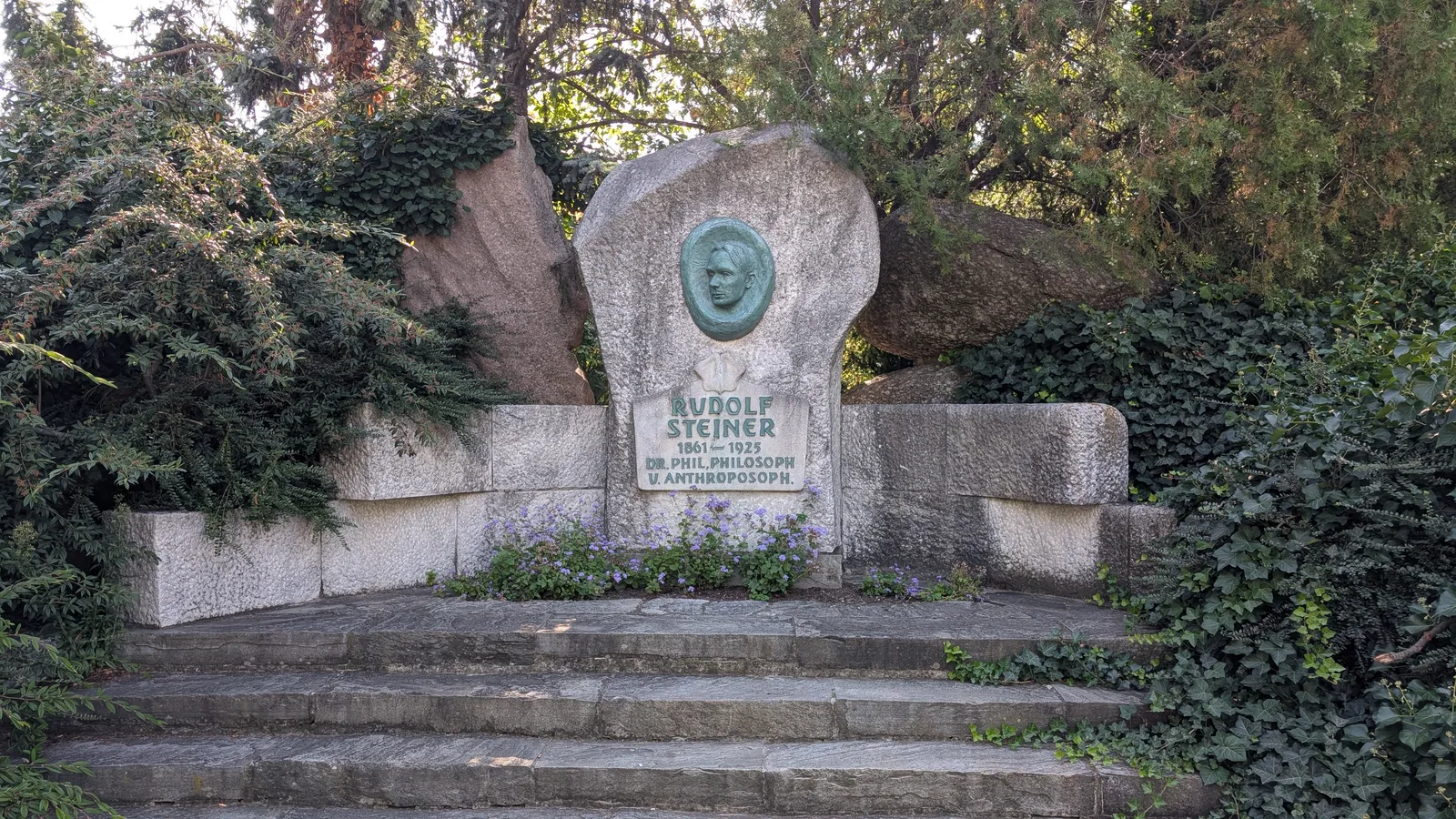 Details at Swiss Garden Vienna — travel photo