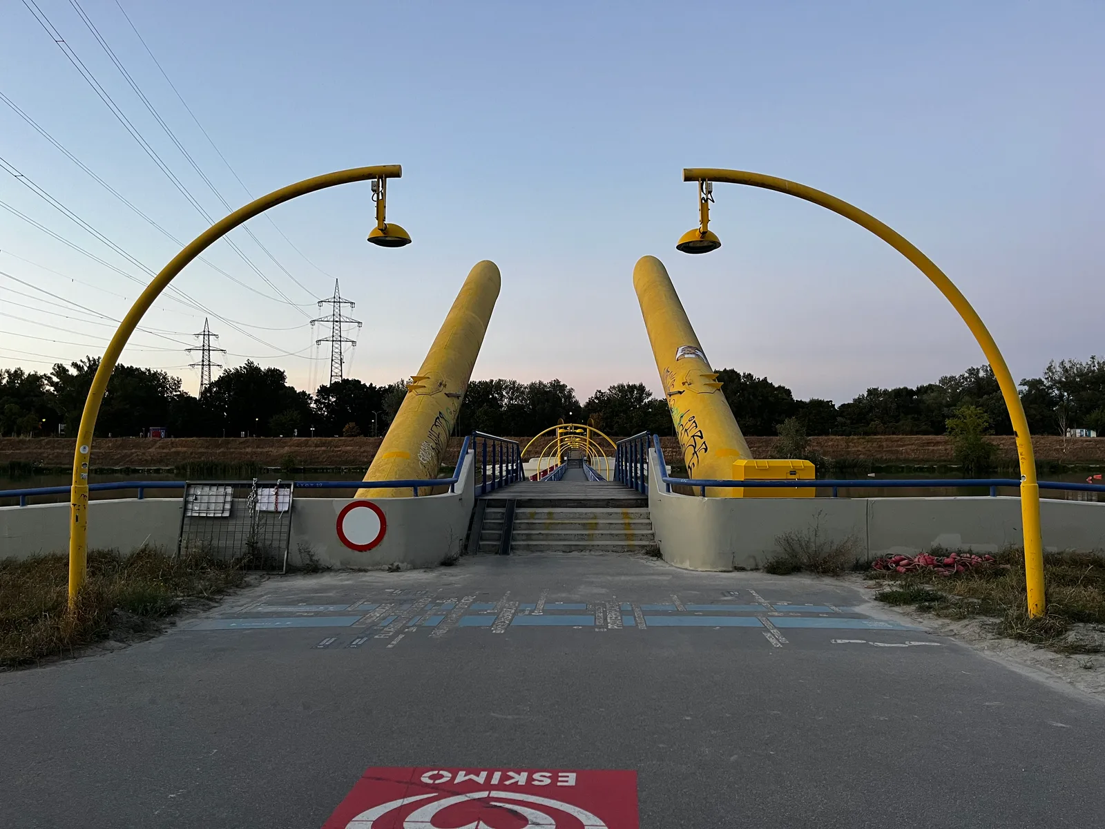 Atmosphere at Waluliso Bridge Vienna — travel photo