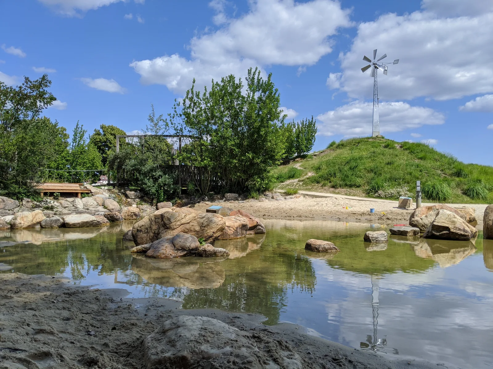 Details at Wasserspielplatz Donauinsel Vienna — travel photo