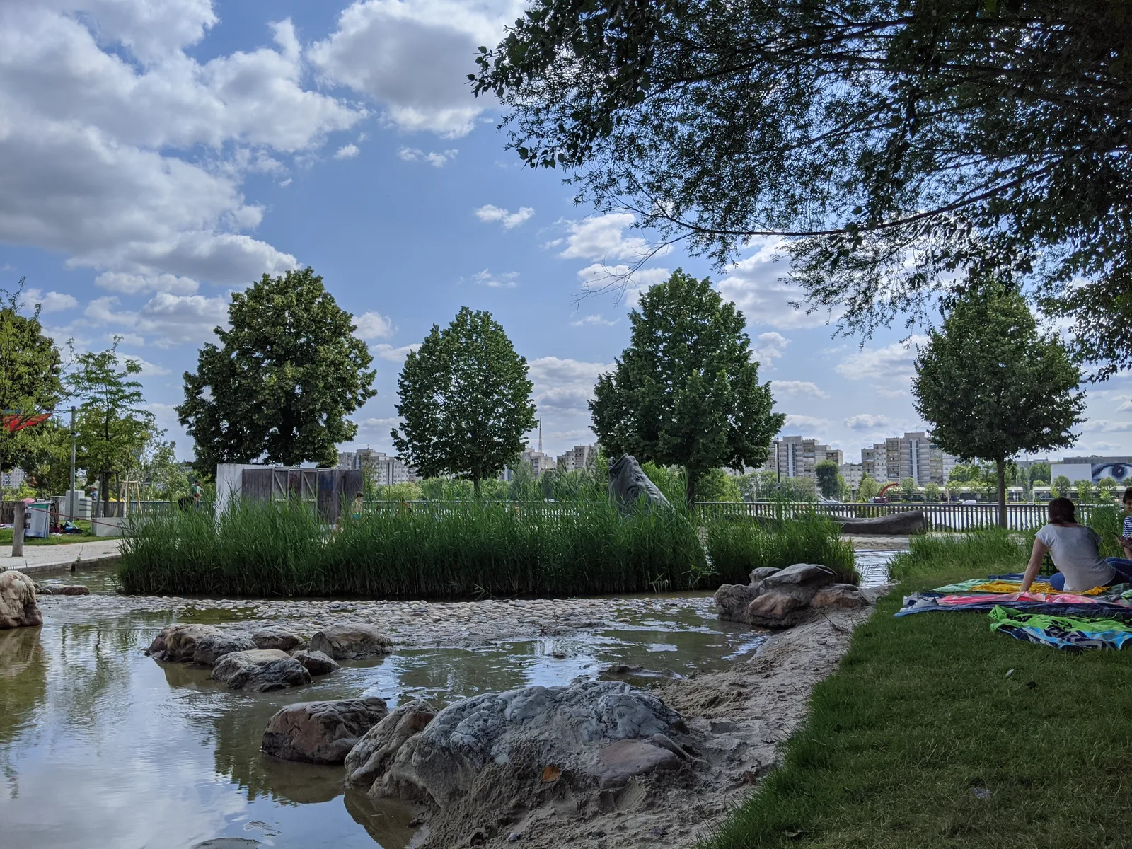 Atmosphere at Wasserspielplatz Donauinsel Vienna — travel photo